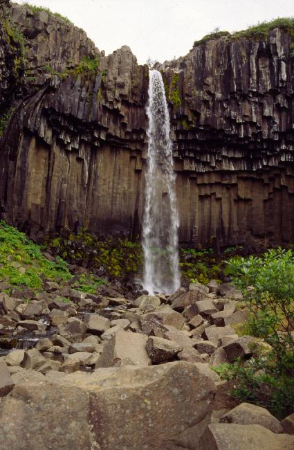 Parc du Skaftafell : cascade de Svartifoss 