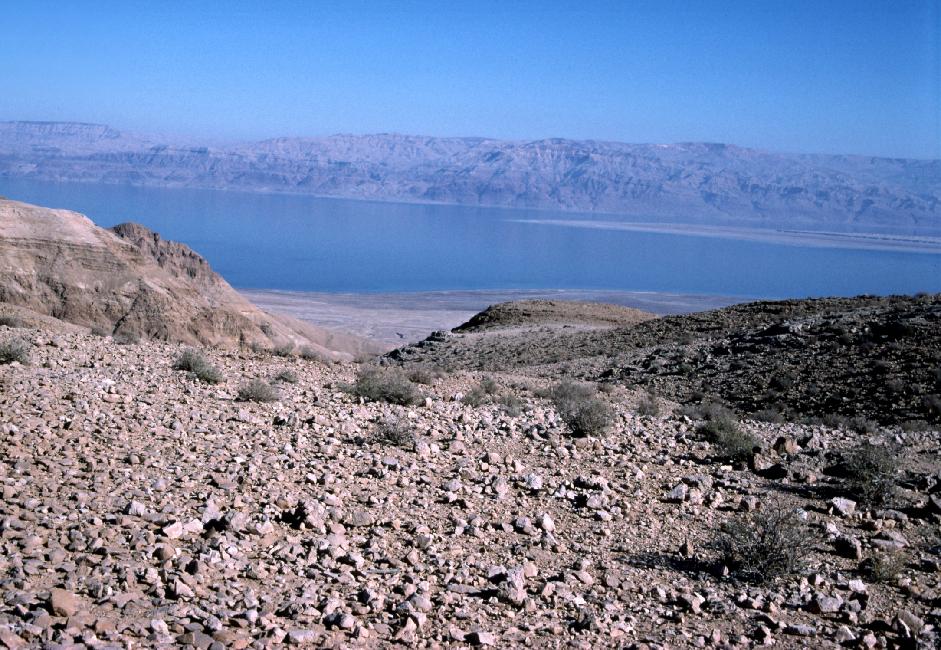 Vue vers la Mer Morte. La Jordanie est juste en face.