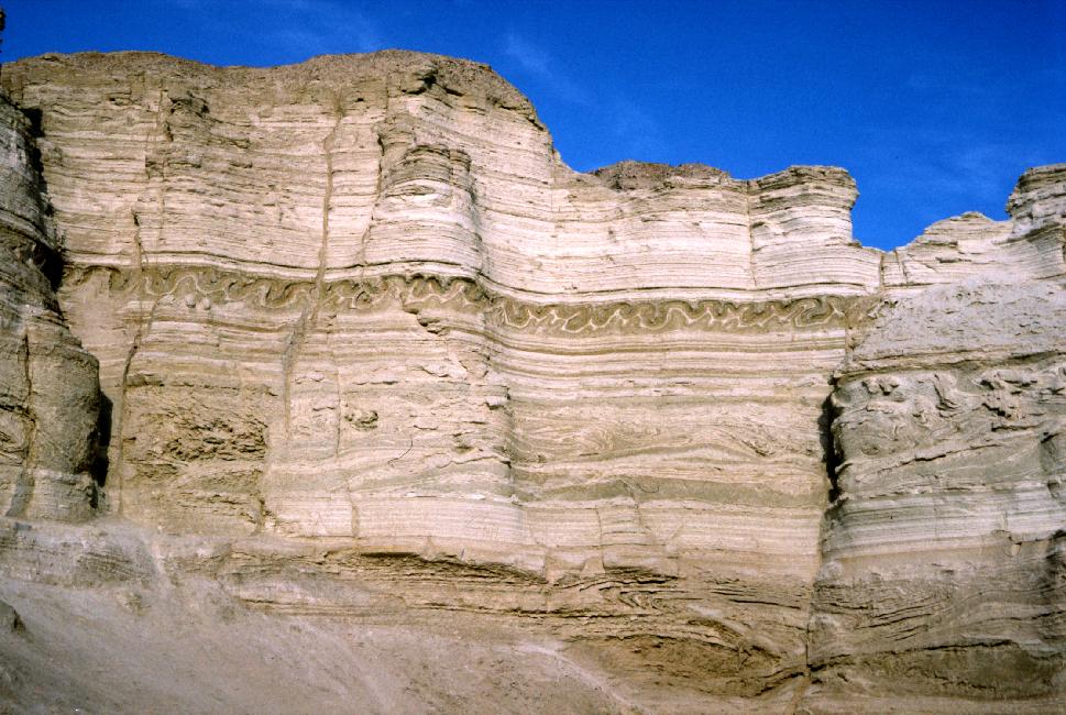 Grottes de farine : la paroi, sculptée par la nature 