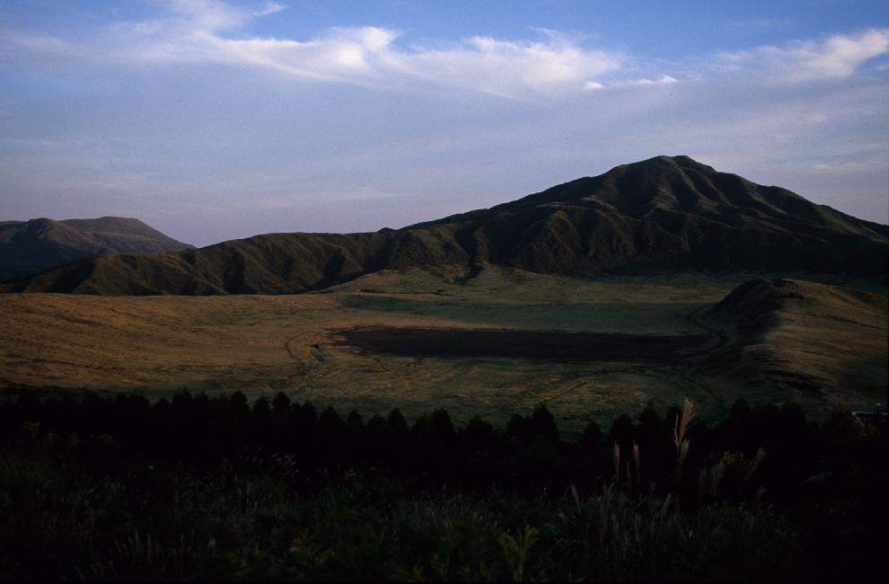 Cratères éteints, dans la caldeira de l'Aso
