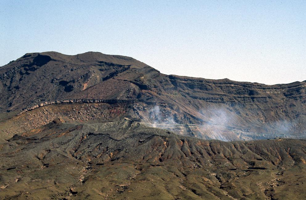 Nous nous approchons du Naka Dake