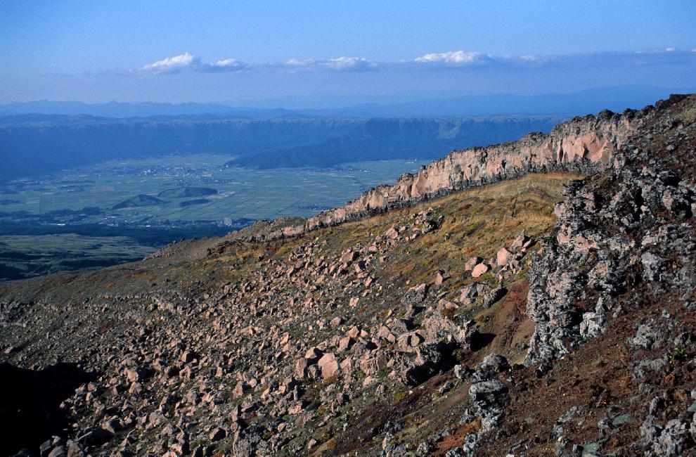 Flanc du Taka Dake, qui domine le Naka Dake