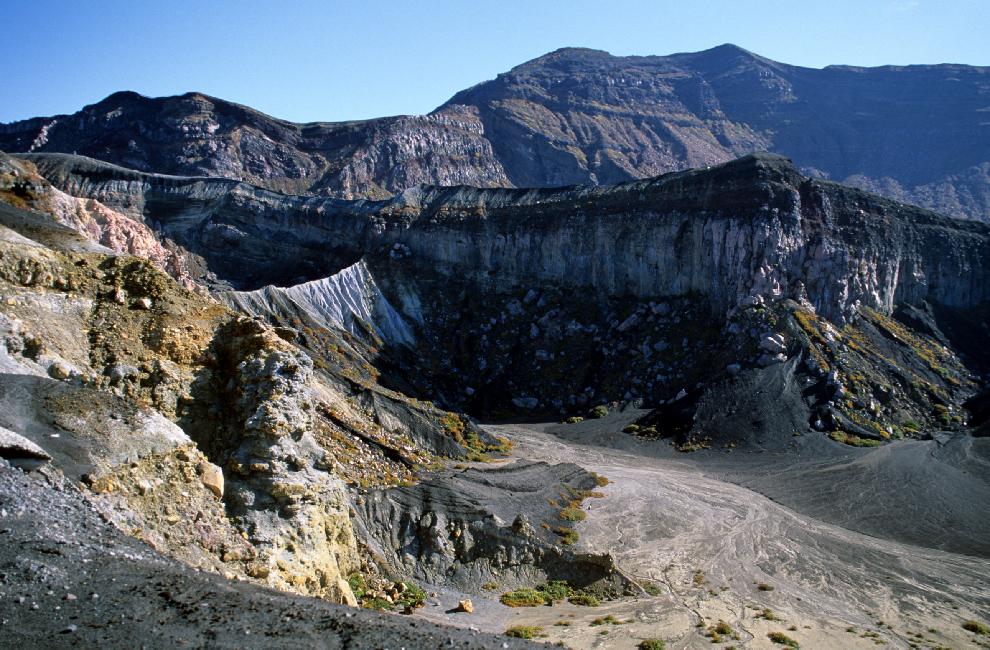 Zone inactive du Naka Dake, au Sud du cratère.