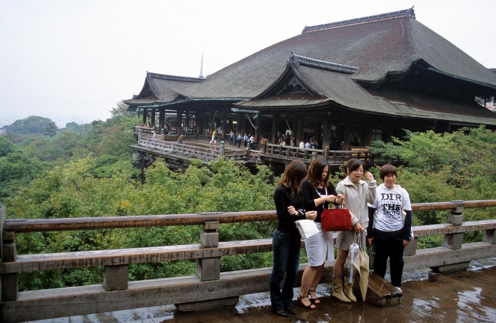 Temple bouddhiste Diyomizu-dera (reconstruit en 1633).