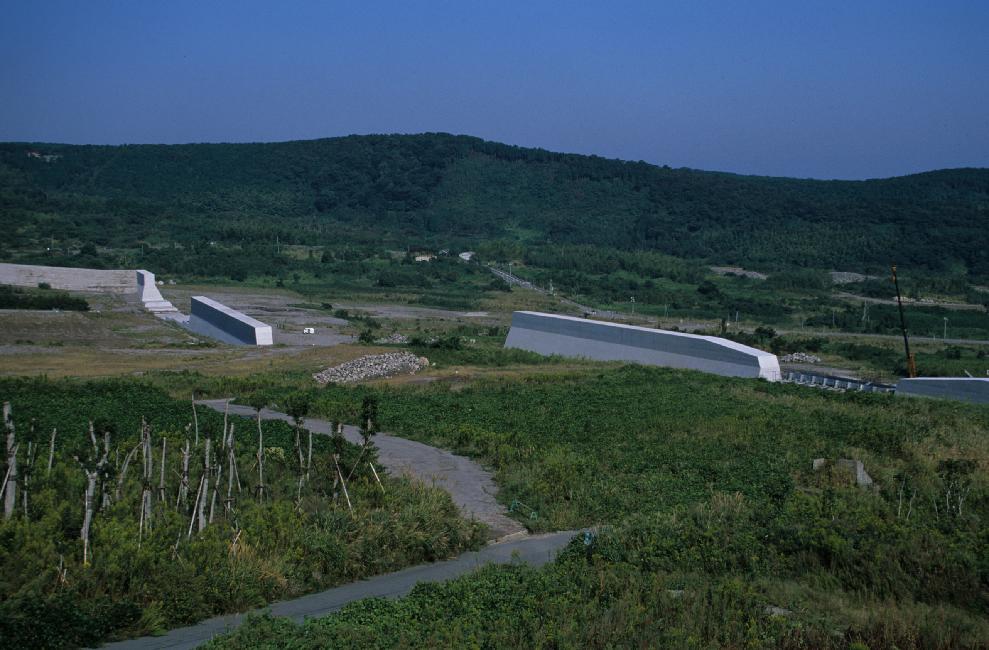 Ouvrages destinés à contenir les lahars