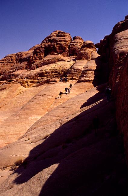Nous redescendons le massif où se trouve l'arche