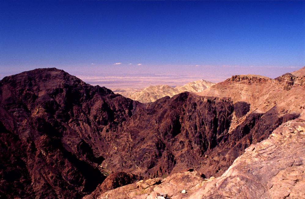 Vue vers le Sinaï, en Israël, depuis les abords du Deir