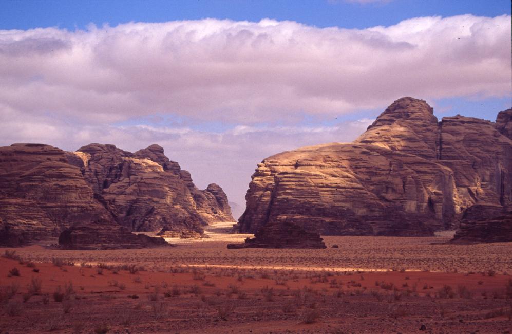 Les massifs de grés forment parfois des canyons