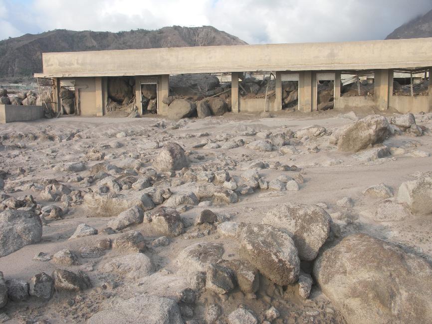 Facades défoncées par les rochers