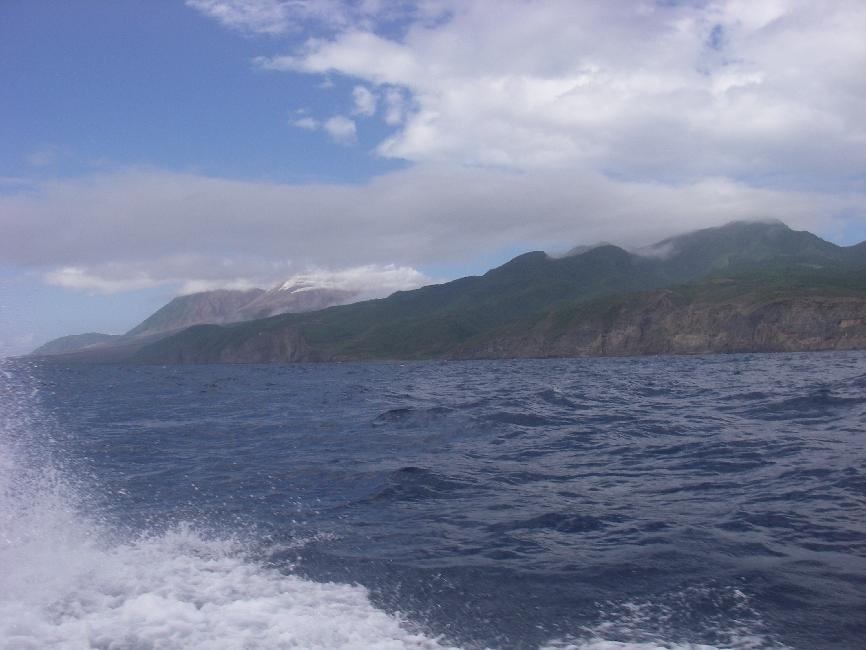 Vue vers la Soufrière, depuis le large de Little Bay