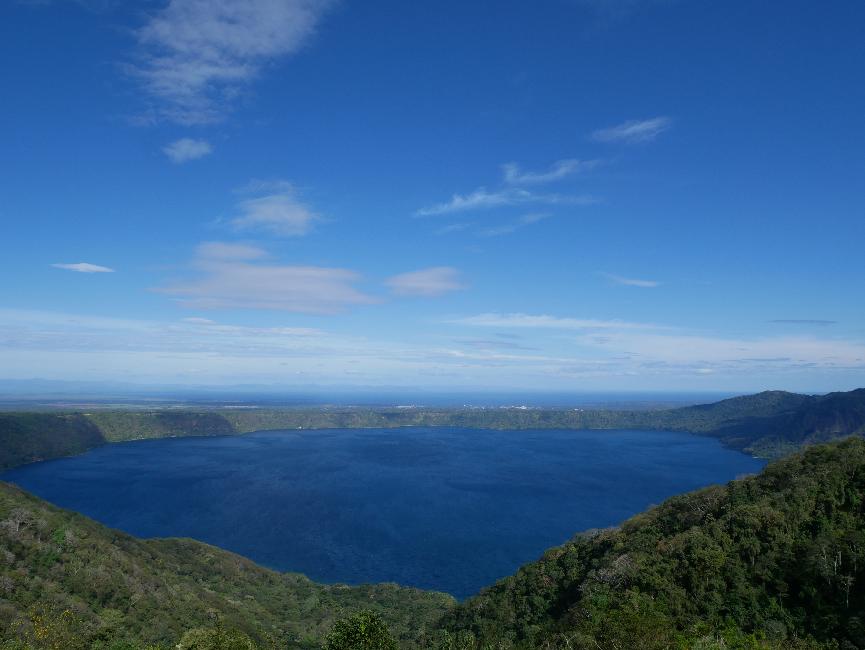 La lagune d'Apoyo, depuis le belvédère de Catarina