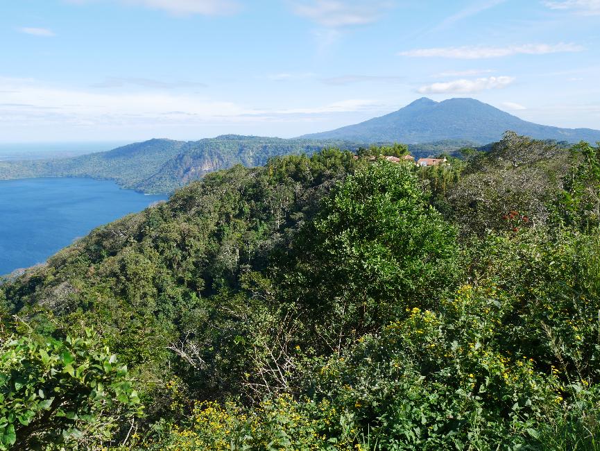 La lagune d'Apoyo, depuis le belvédère de Diria