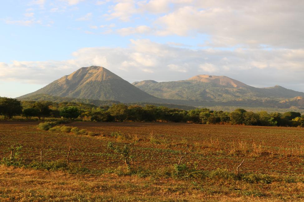 Le Cerro de Asososca et el Hoyo