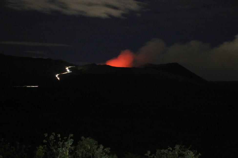 Coulée de voitures, redescendant du sommet