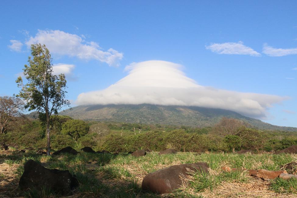 Le Concepción, avec sa chappe de nuages