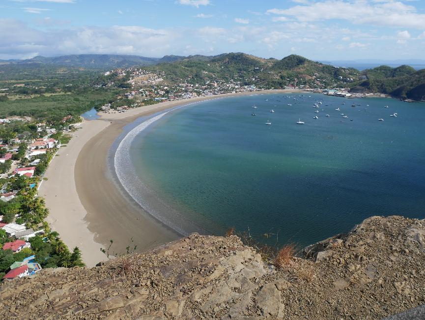 Vue depuis le Christ, vers la plage de San JUan