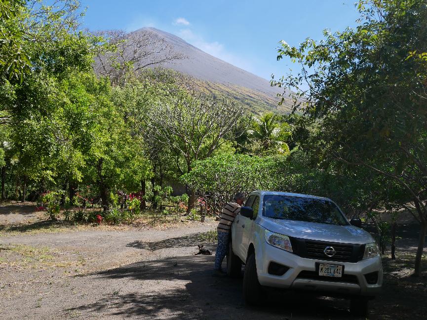 Au pied du volcan ; début de l 'ascension