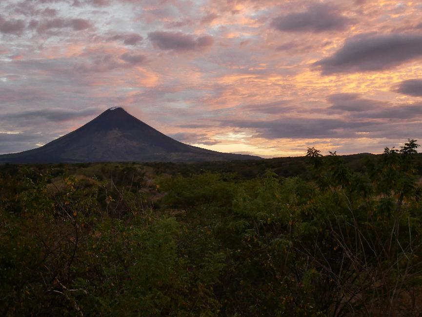 Coucher de soleil sur le Momotombo