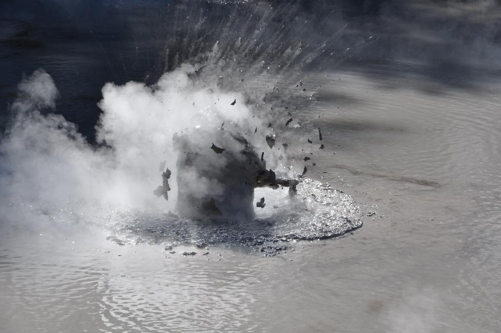 Wai-O-Tapu ; mud pool