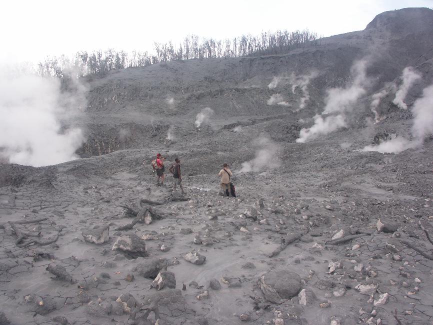 Nous nous aventurons à proximité des solfatares du Garbuna