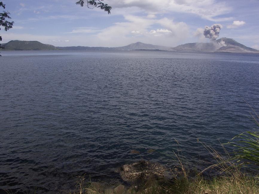 Dernier regard sur la caldeira de Rabaul, sur la route de Kokopo