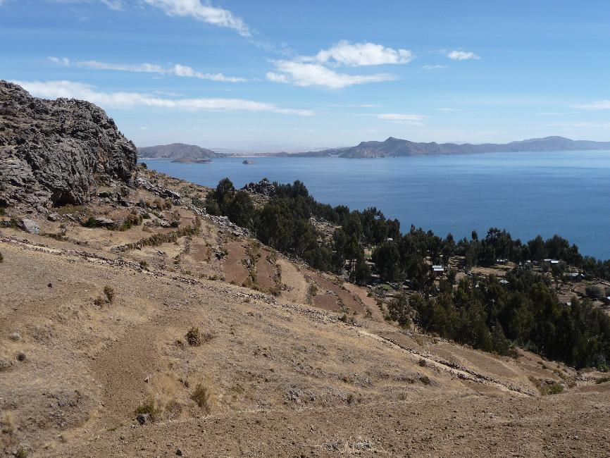 Lac Titicaca ; île d'Amantani ; descente du sanctuaire de pacha papa