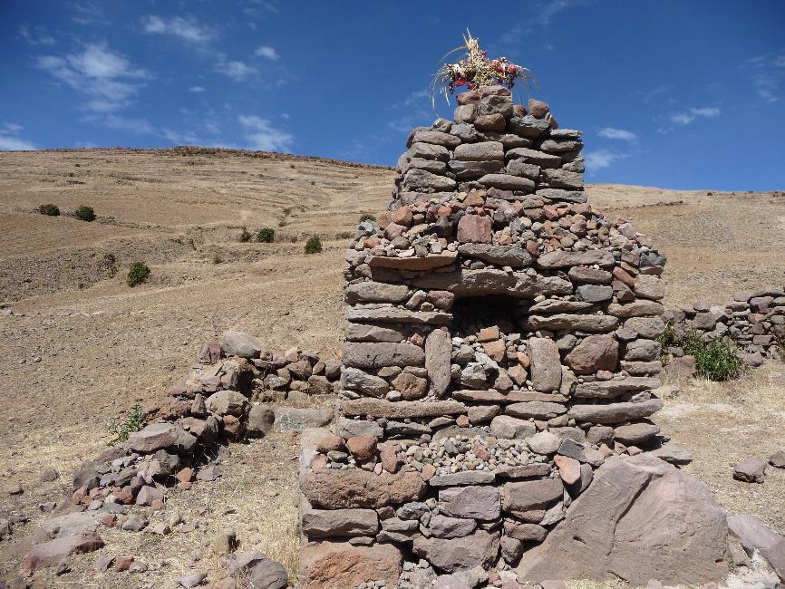 Lac Titicaca ; île d'Amantani ; descente du sanctuaire de pacha papa