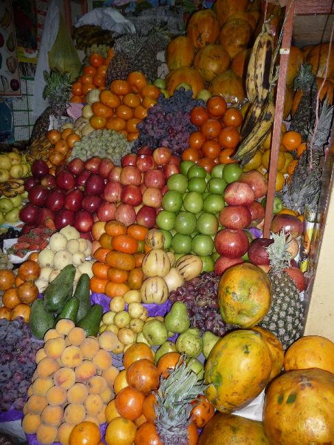 Marché de Puno ; étal de fruits