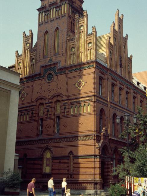 Musée de Torun. La façade de briques est joliment égayée