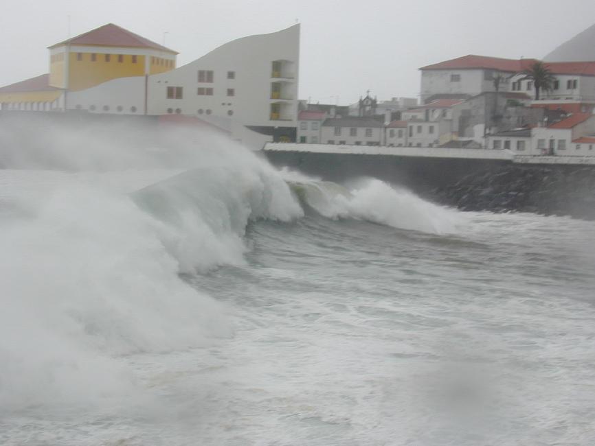 Vagues devant l'auditorium