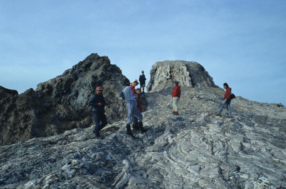 Les grondements sourds nous conduisent vers l'hornito actif