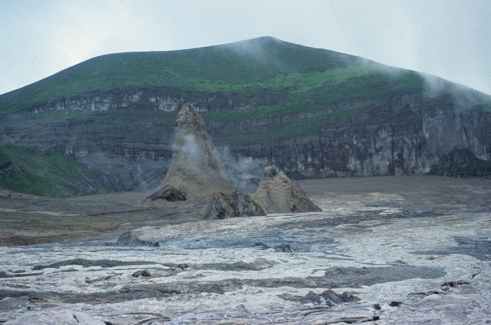 Vue vers le point culminant du volcan
