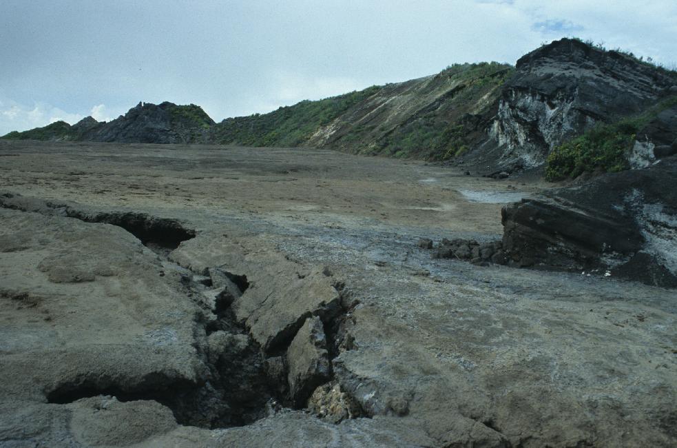 Fissure dans le cratère