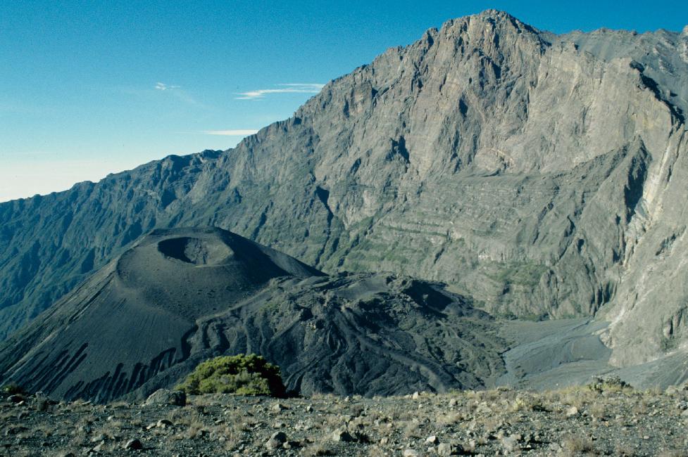 Le Cône de cendres, et le sommet du volcan