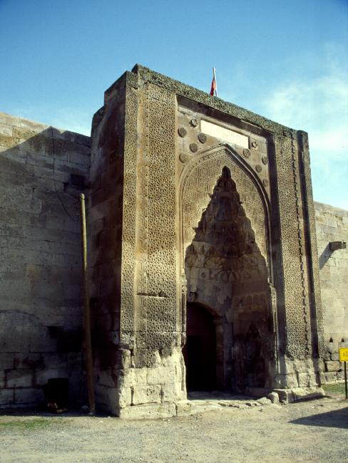 Porte extérieure du caravanserail d'Agzikarahan